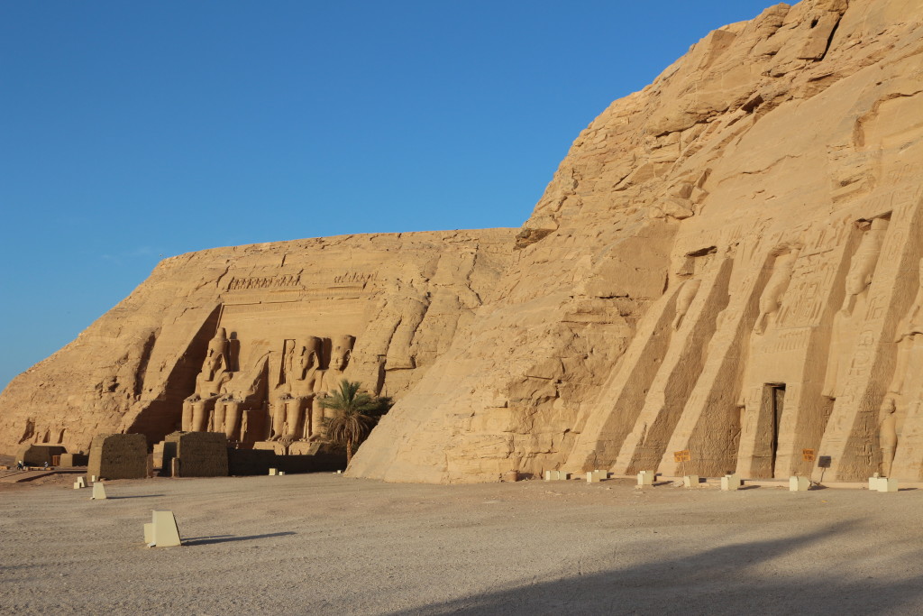 Visiting the Temples of Abu Simbel again in the very early morning. Being there alone with almost no other guest.