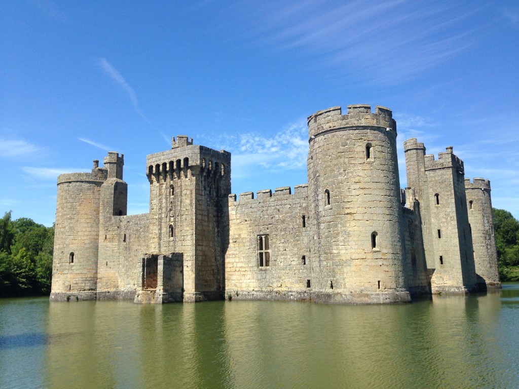 Simply love the simplicity of Bodiam Castle. It has probably the most simple and classical design possible for a medieval fortress: Rectangular base, four towers, two gates and a moat around it. This is how children would draw a castle. Brilliant.